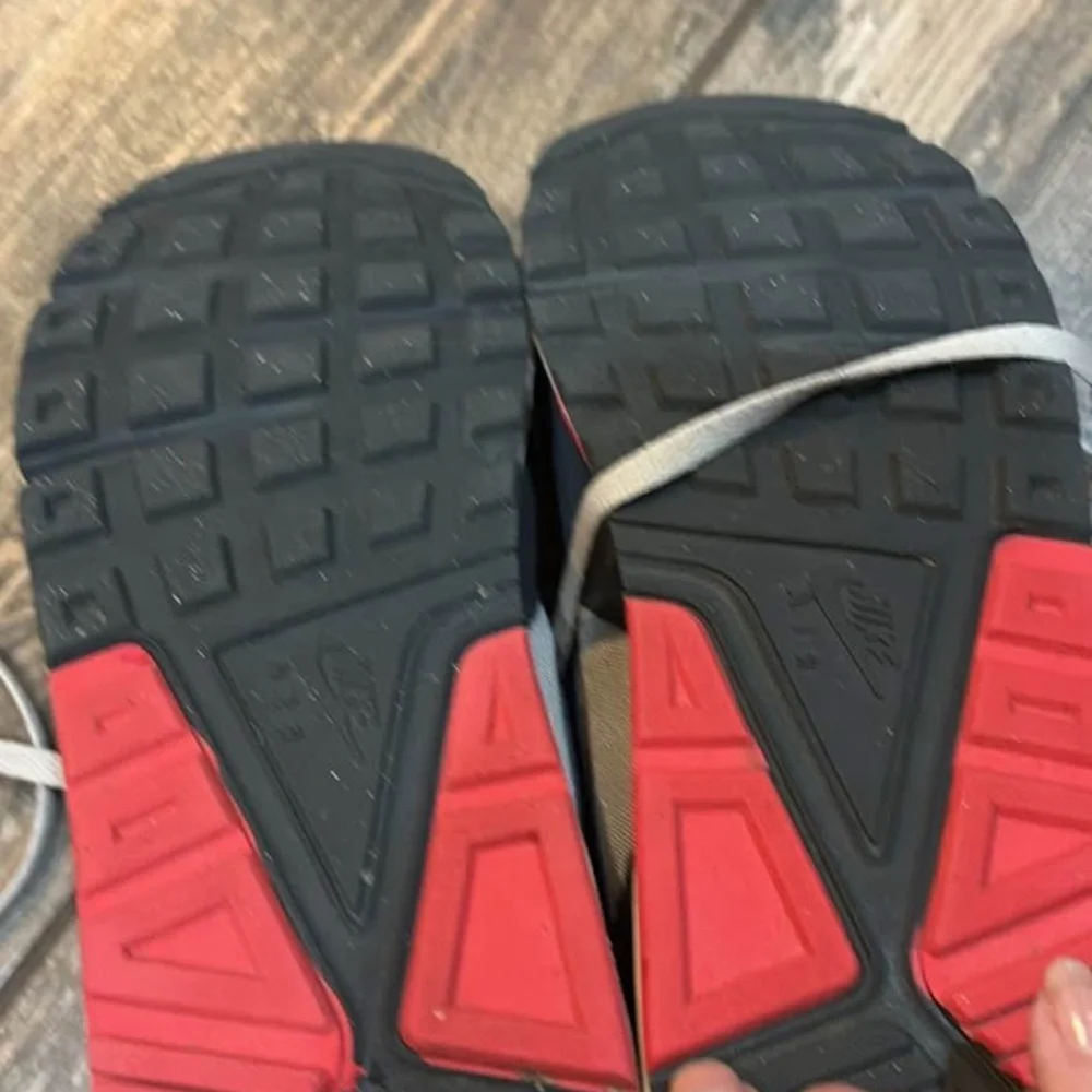 Nike Sneakers with Red and Blue Highlights Size 11 - Picture 5 of 5